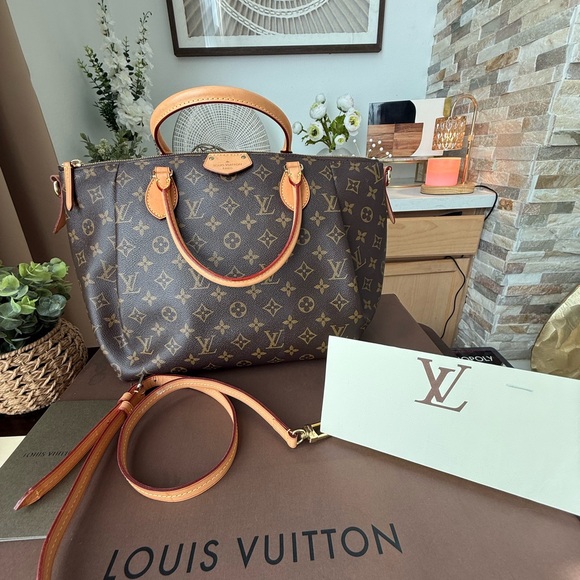 Louis Vuitton Turenne GM – Monogram Canvas - Picture 1 of 15